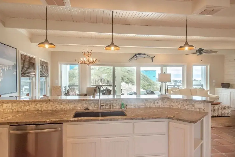 Salt and Horns - 4 Br Home