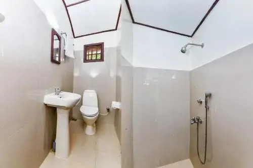 Oyo 25089 Gold River Indraprastha Houseboat