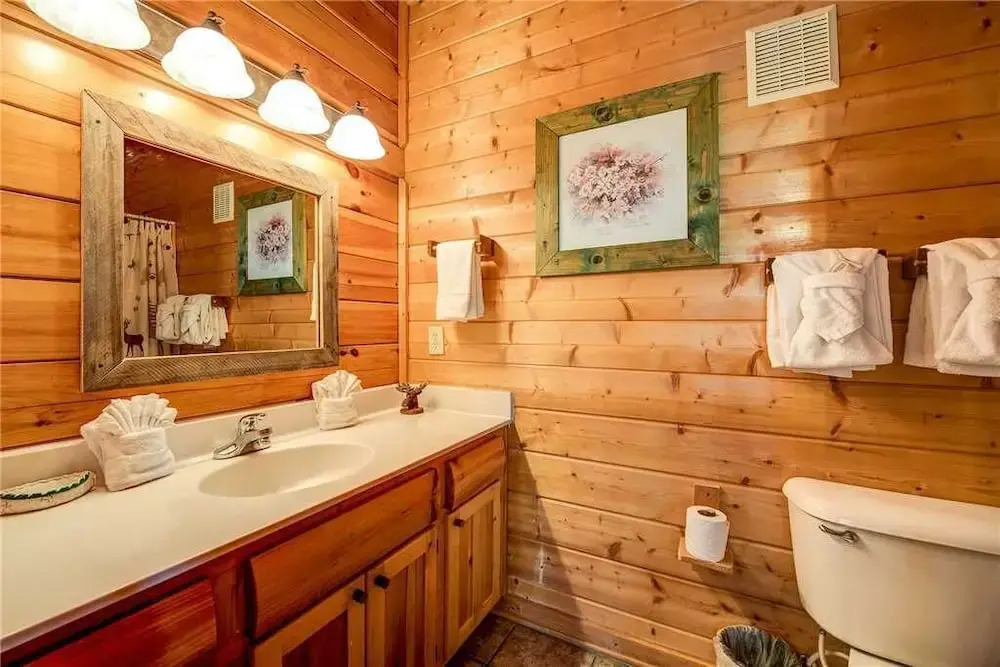 Mountain Seduction 2 Bedroom Mountain View Home with Hot Tub