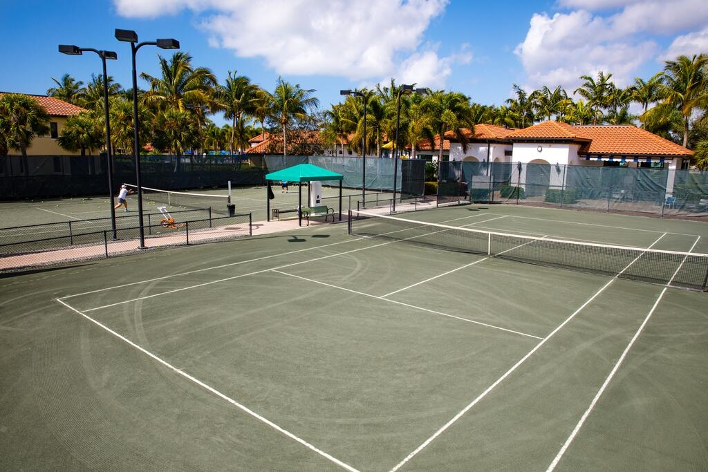 Naples Bay Resort - Naples - 1, 2 & 3 Bedroom Condos