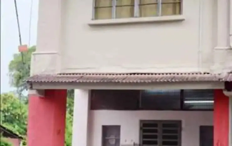 Senyum Senyum Holiday House