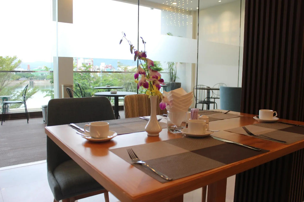 Lake View Hotel