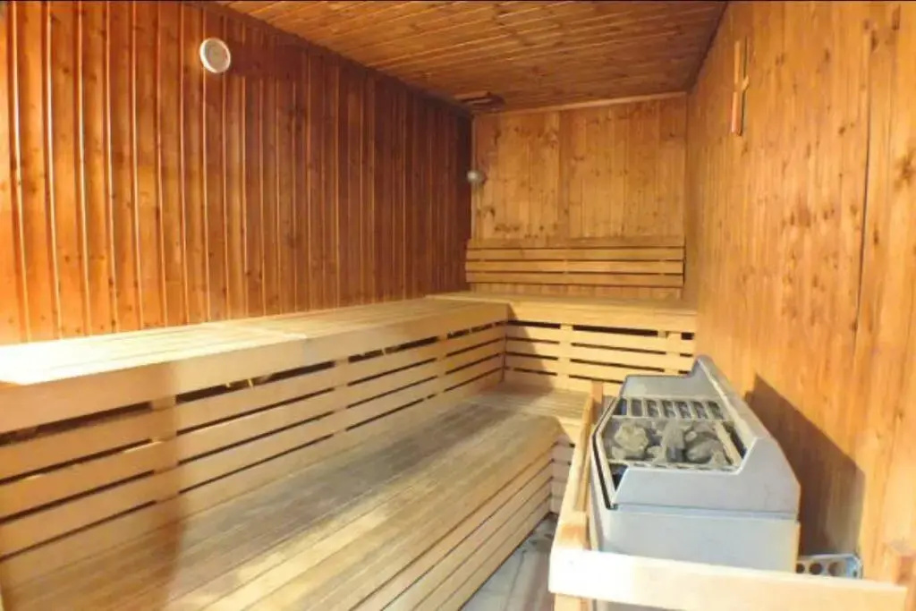 LUXURY APARTMENT, SAUNA, GYM, 24hrs Concierge