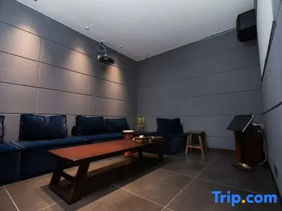 Ruoshuiju | Ancient City View, Listen to the Wind, Appreciate the Moon, Courtyard Holiday Villa