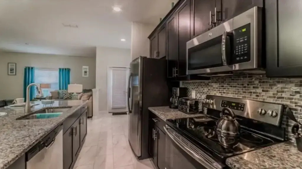 5 Bedrooms 4 Bathrooms Storey Lake 3101 Pp
