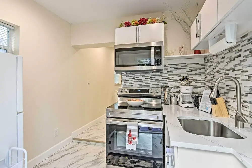 1 Block to Deerfield Beach: Studio w/ Fire Pit!