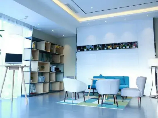 Homeinn Selected Hotel (Xuzhou Suning Plaza Hubu Mountain Subway Station)