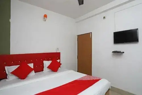 Oyo 27982 Hotel Sairegent