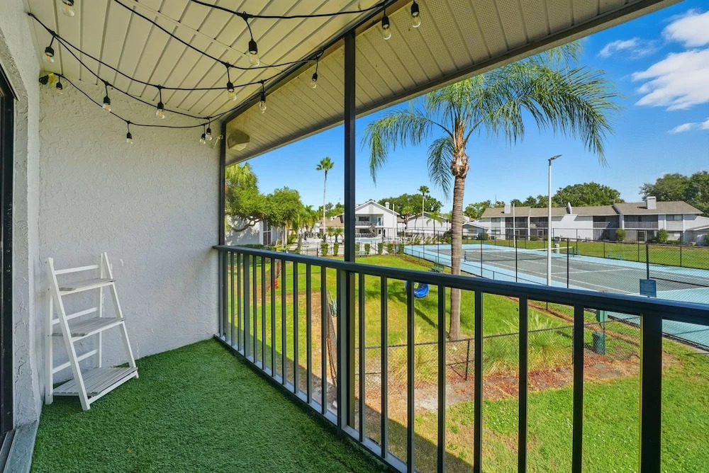 Modern 2BR 2BA w King Bed Pool Gym 10