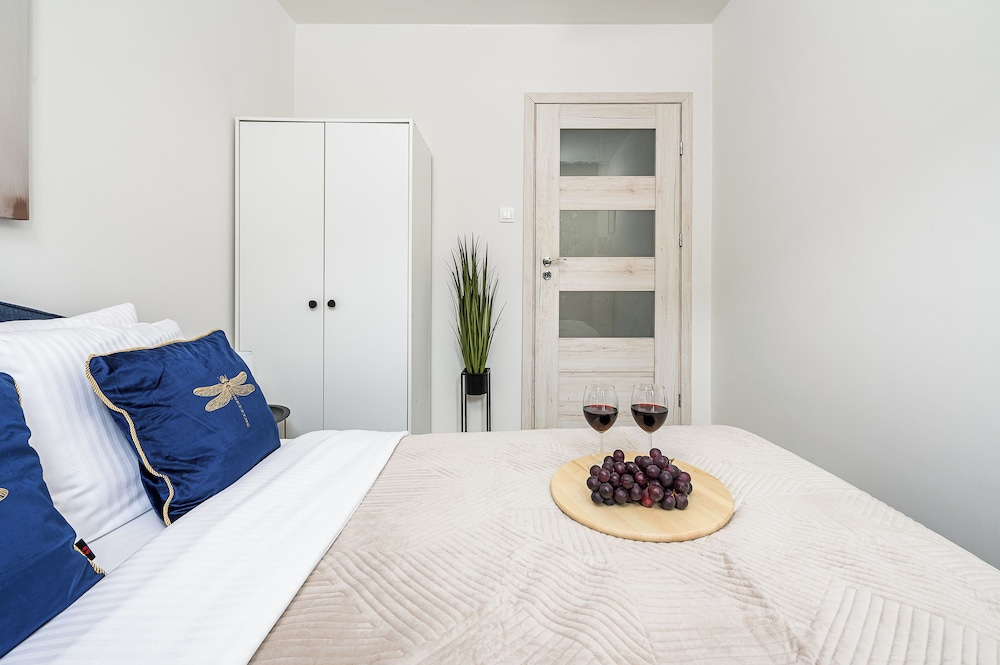 Lumina cozy 3-room apart near the metro