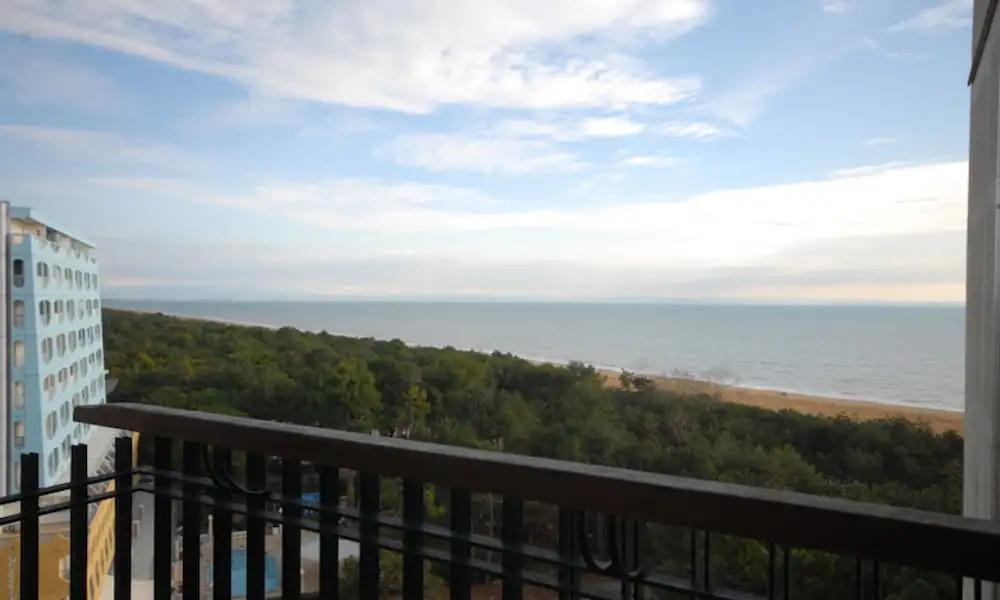 Bright sea View Apartment