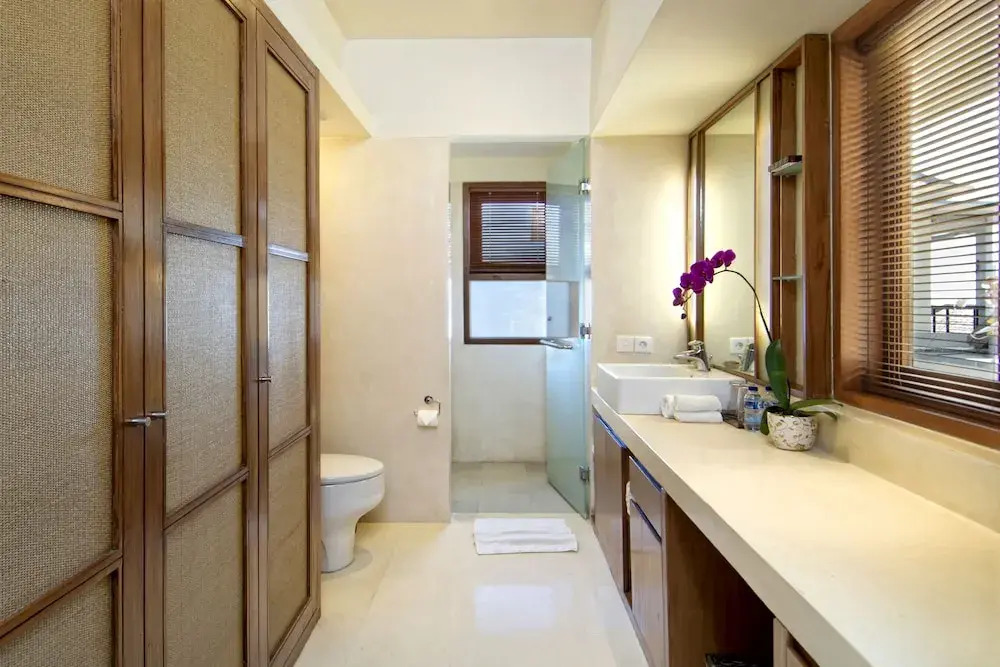 Villa Champa - Family Friendly Accessible villa inc Pool Fence and Car and Driver
