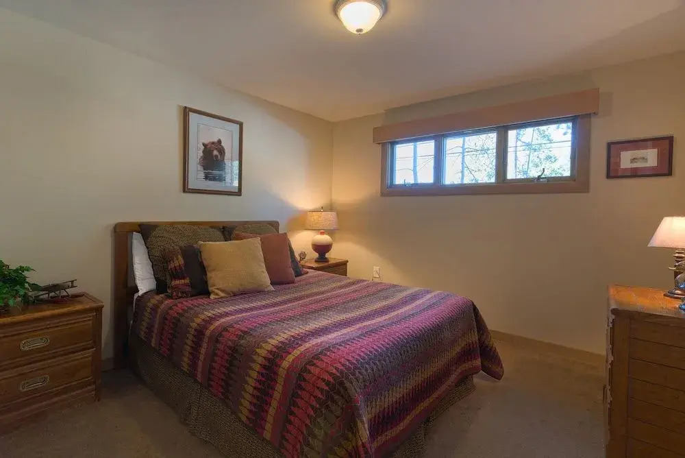 Lakefront Home, Private Hot Tub,marina..