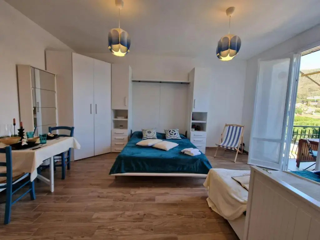 650 metri dal Mare - WiFi - Terrazzo - Piscina - A/C