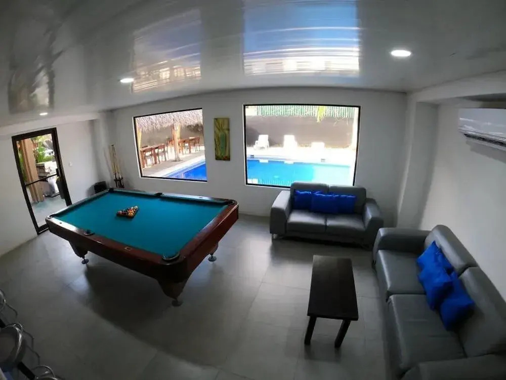 Hotel Blue Marlin - Nightclub & Sports Bar on Site