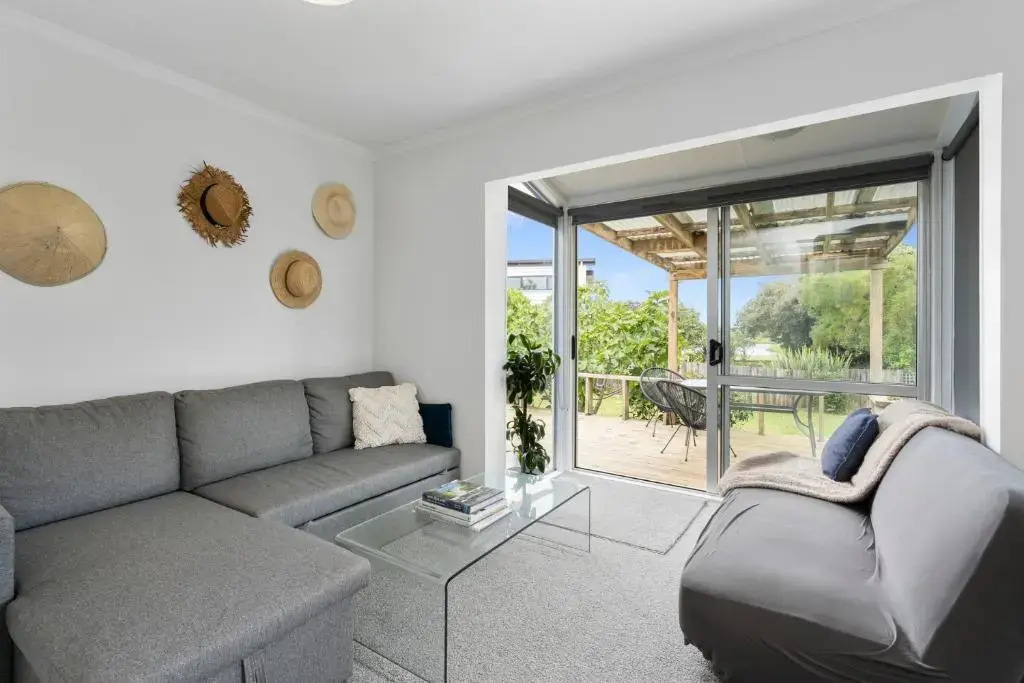 The Wee Blue Bach - Waikanae Beach Holiday Home