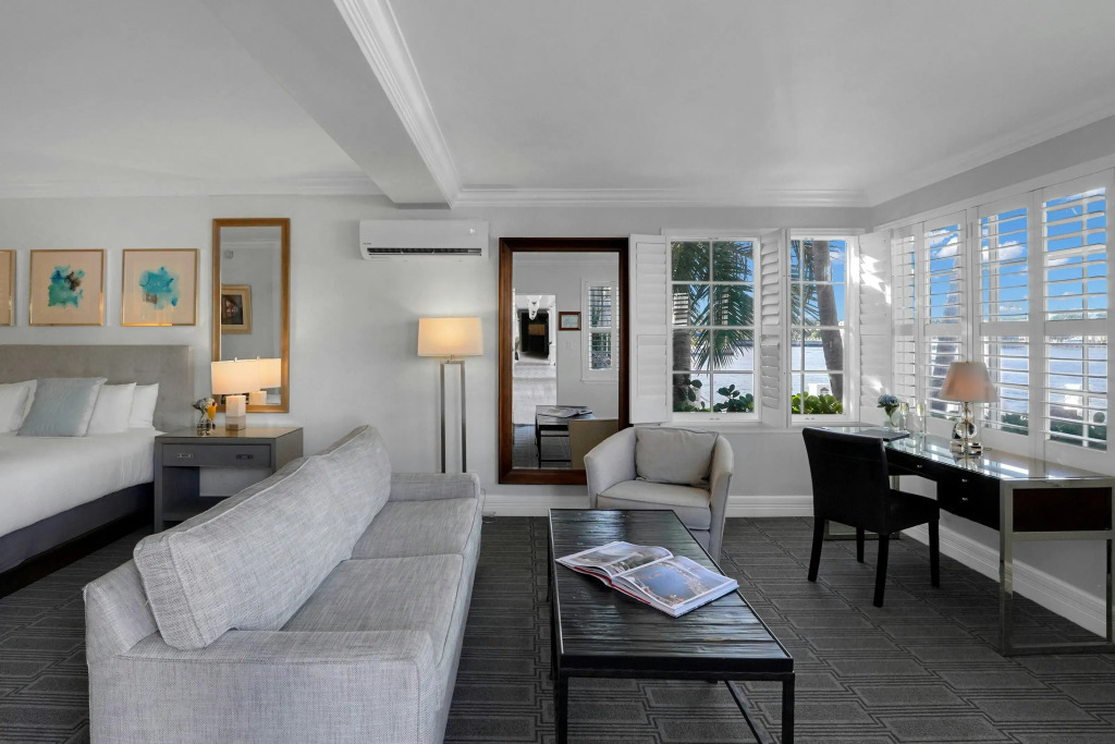 The Pillars Hotel & Club