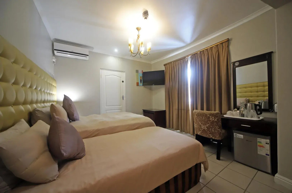 Savoy Lodge