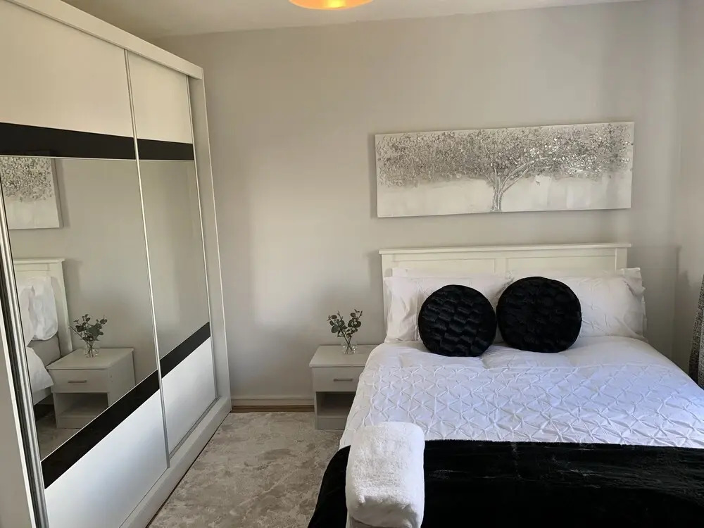 Impeccable 2 bed Flat in Ashford Near Ashford Int