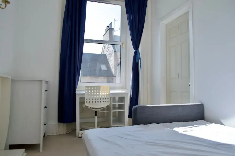 2 Bedroom Flat In Central Edinburgh