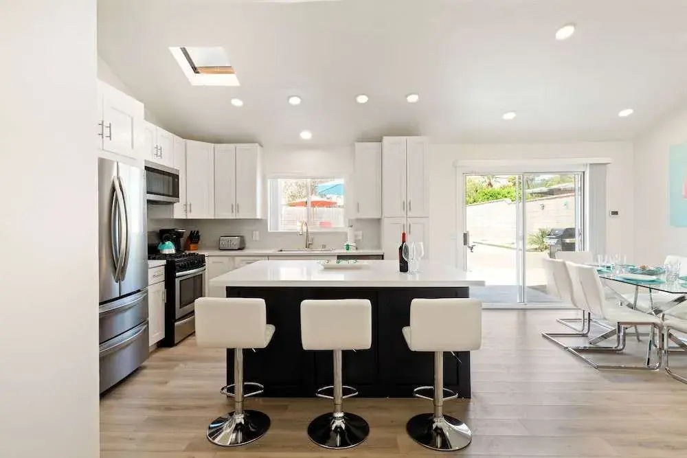 Experience Modern Luxury at Desert Hideaway