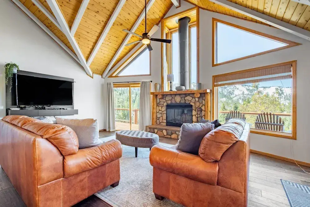 Endless View Lodge by Avantstay Incredible Views Close To Bear Mountain Ski Resort w Hot Tub