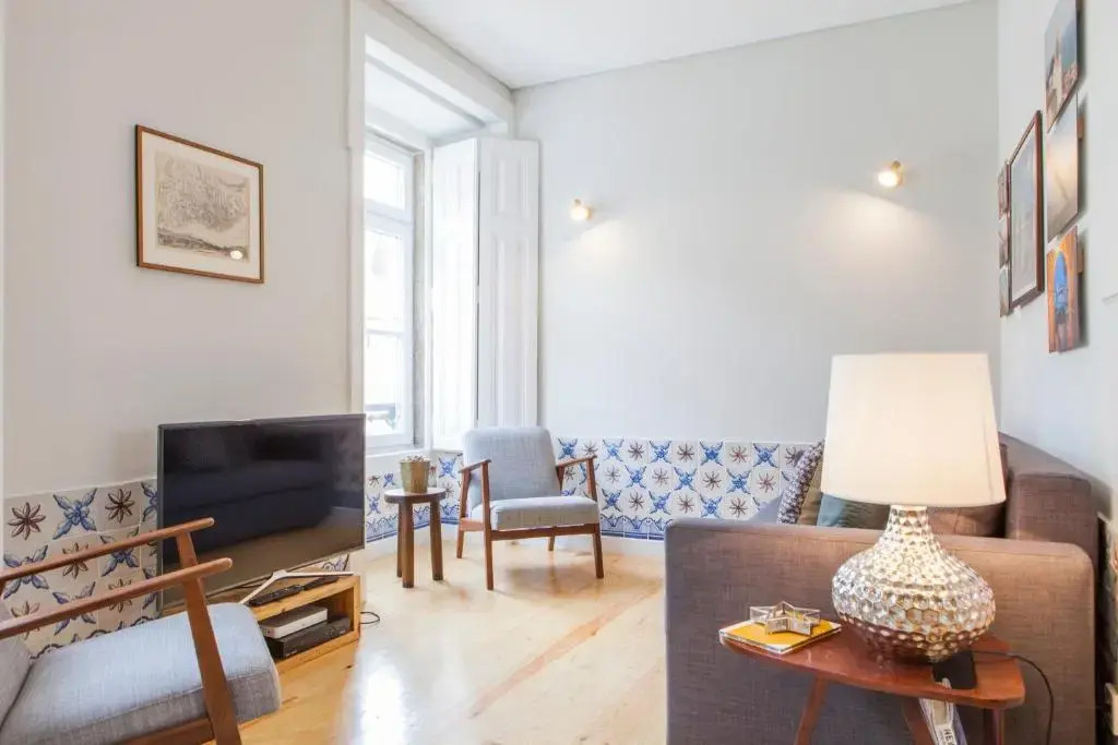 Alfama St George Castle District Fabulous 3 Bedrooms 2 Bathrooms AC Balcony 1st floor Apartment 19th Century Building