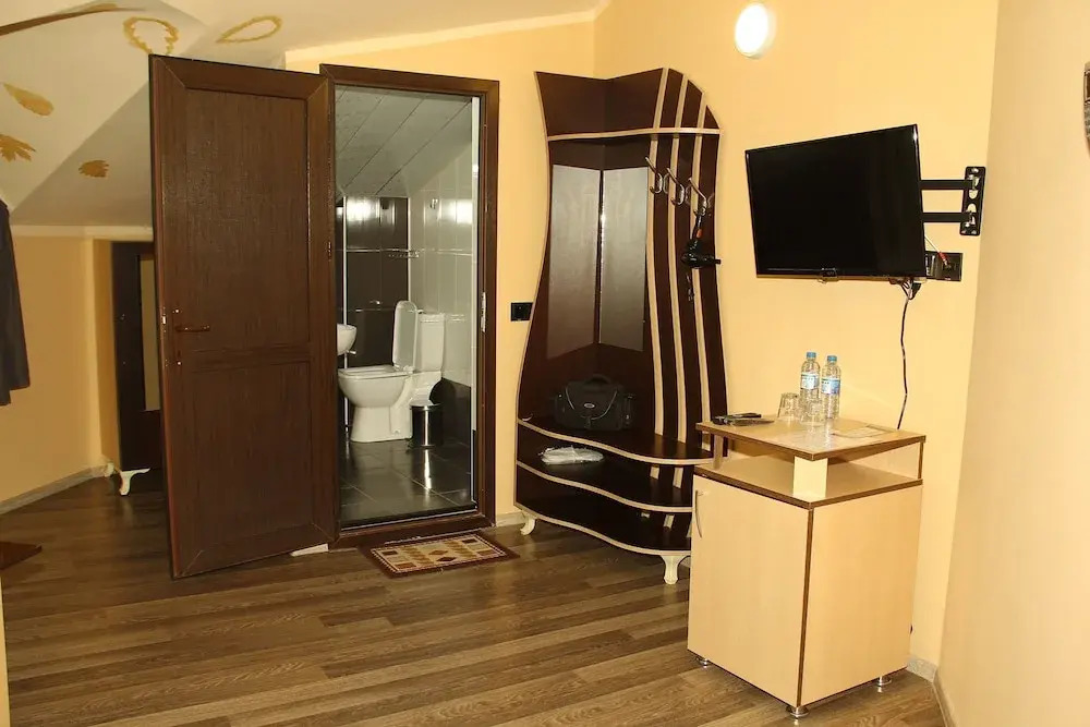 Shaki Host House