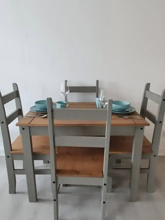 Remarkable Farmhouse House That Sleeps 11