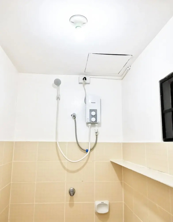 NomadsMNL Airport Hostel