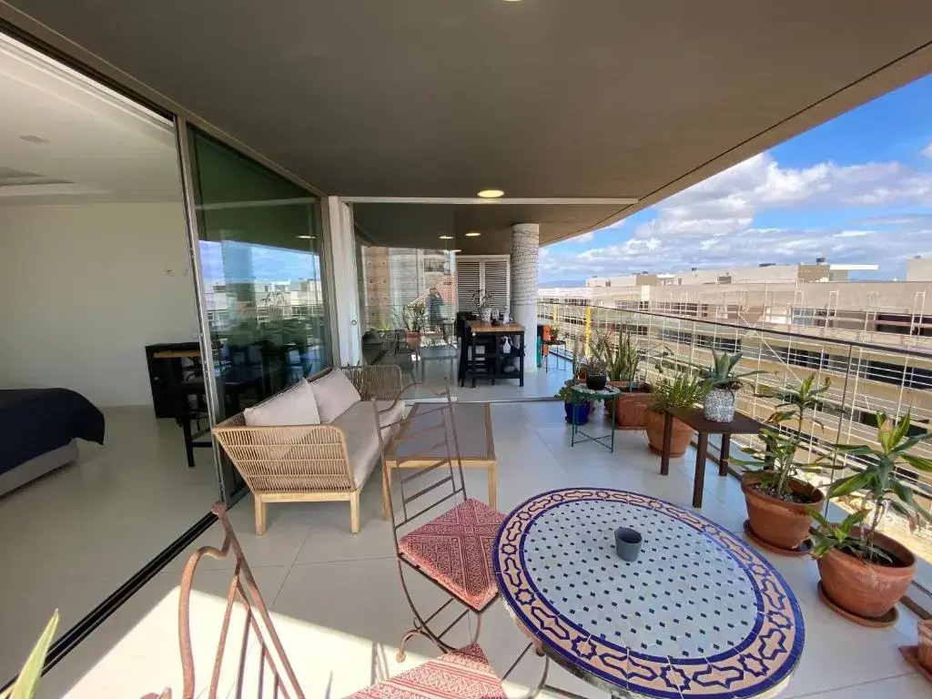 Bay View One, Stunning 3 bed condo with sea view & rooftop pool