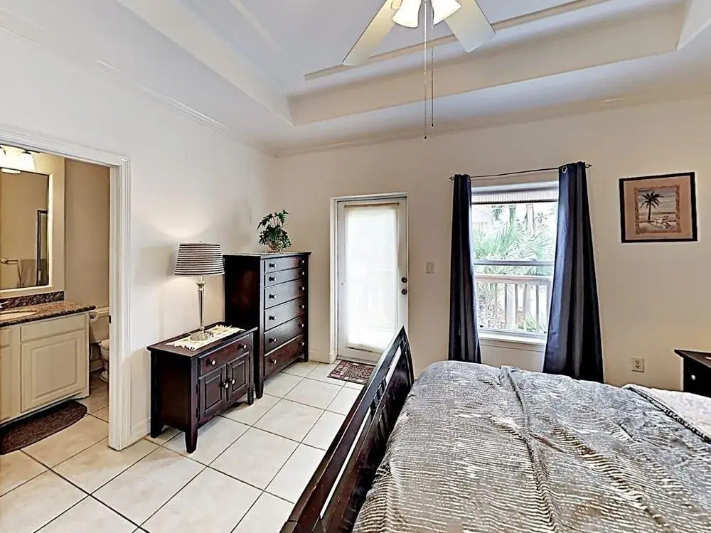 New Listing! Updated W/ Pool, Walk To Beach 2 Bedroom Condo