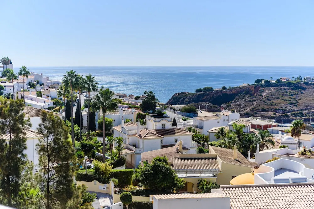 Sea view Apartment with 3 spacious Terraces & 2 Swimming pools