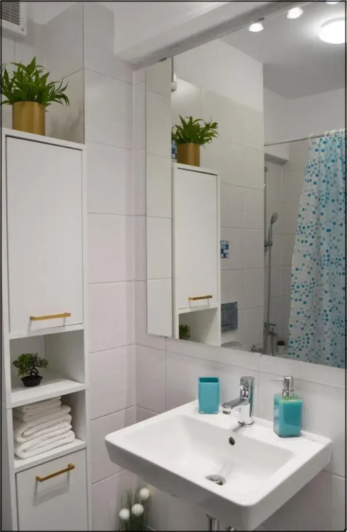 BEYOND ABSTRACT - Gorgeous 1BR Apt