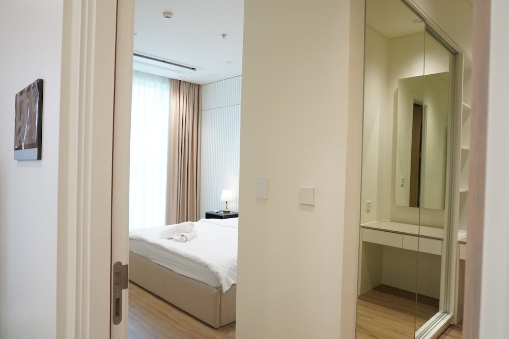 Nice Apartments at Thu Thiem Ziet River