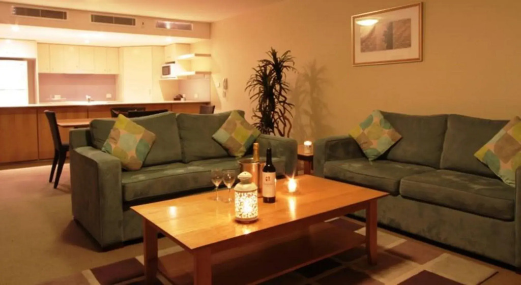 Riverside Apartments & Hotel