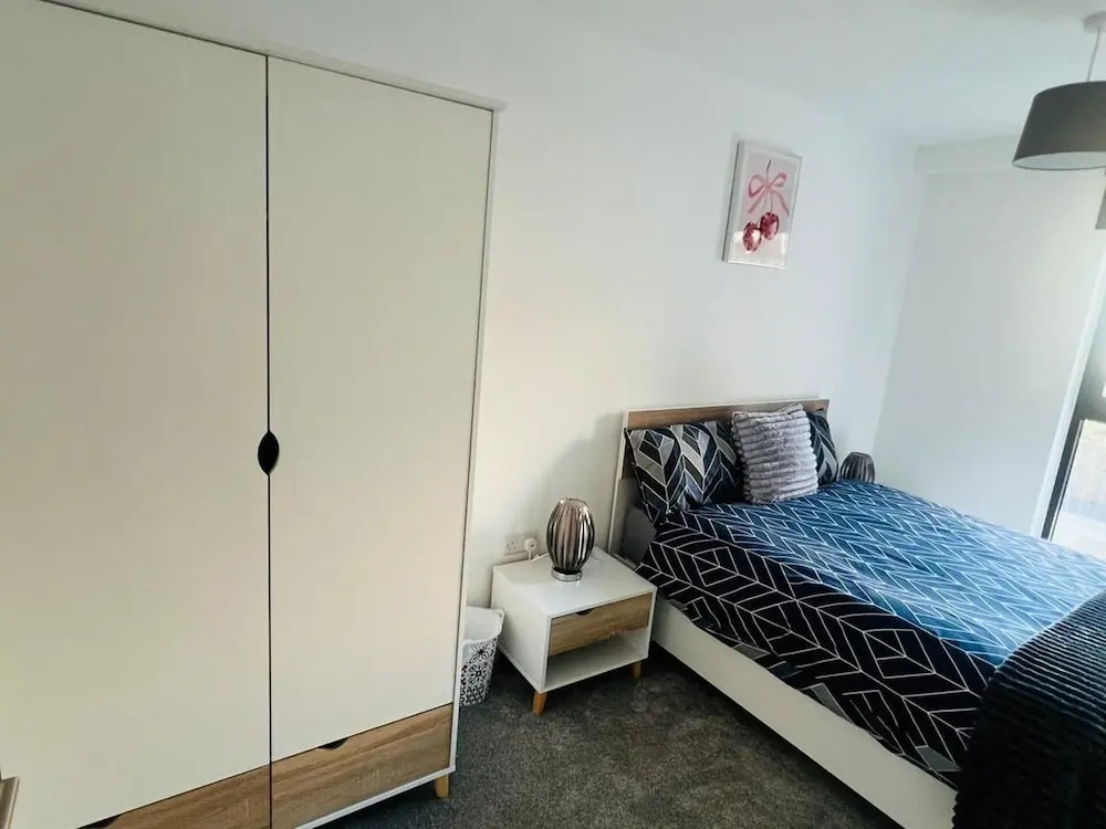 Sleeps 3 - Garden and Parking - Near Old Trafford
