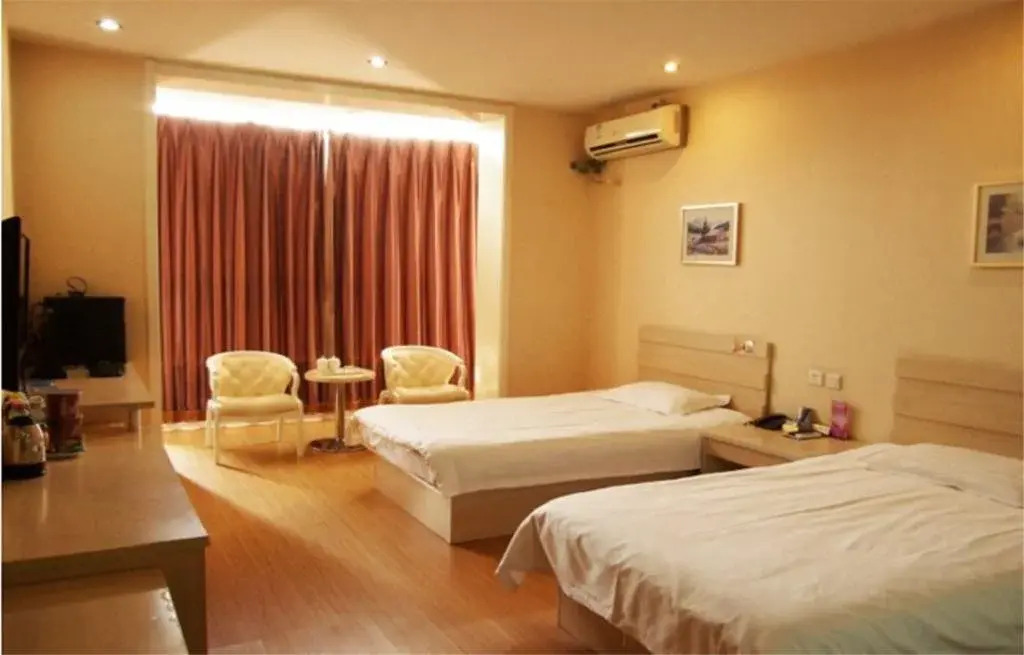 Daily Holiday Business Inn