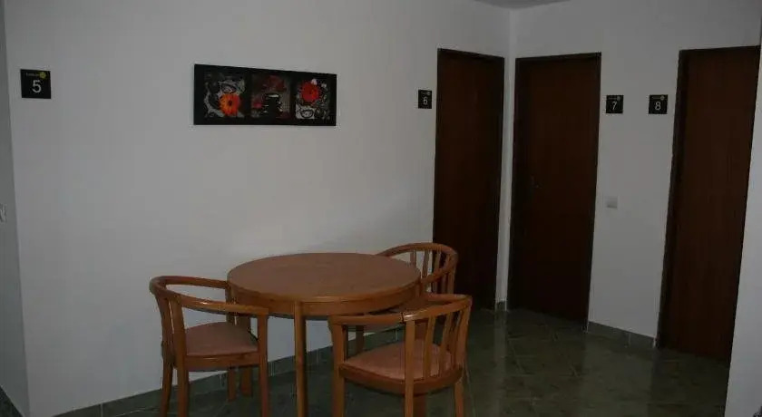 Hostel 33