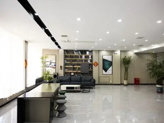 Xiongxian Qiancun Business Hotel