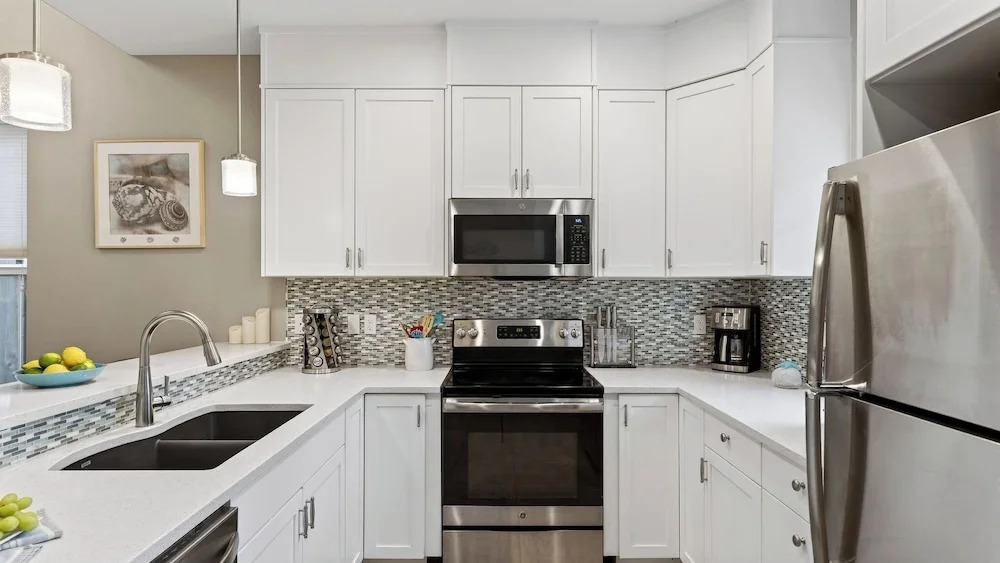 Tides & Timber by Avantstay Lakeside Retreat + Hot Tub + Kayaks + Paddleboard + Bikes Near Beach