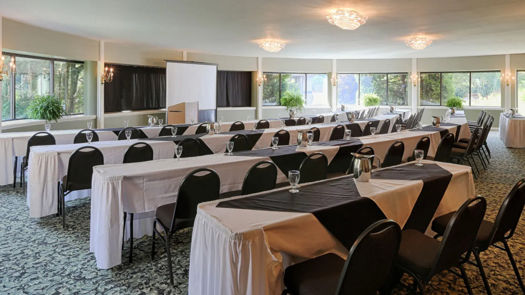 Meadowbrook Inn