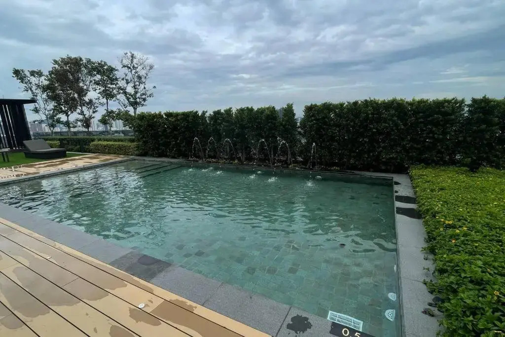 Suites with Infinity Pool at Georgetown B11