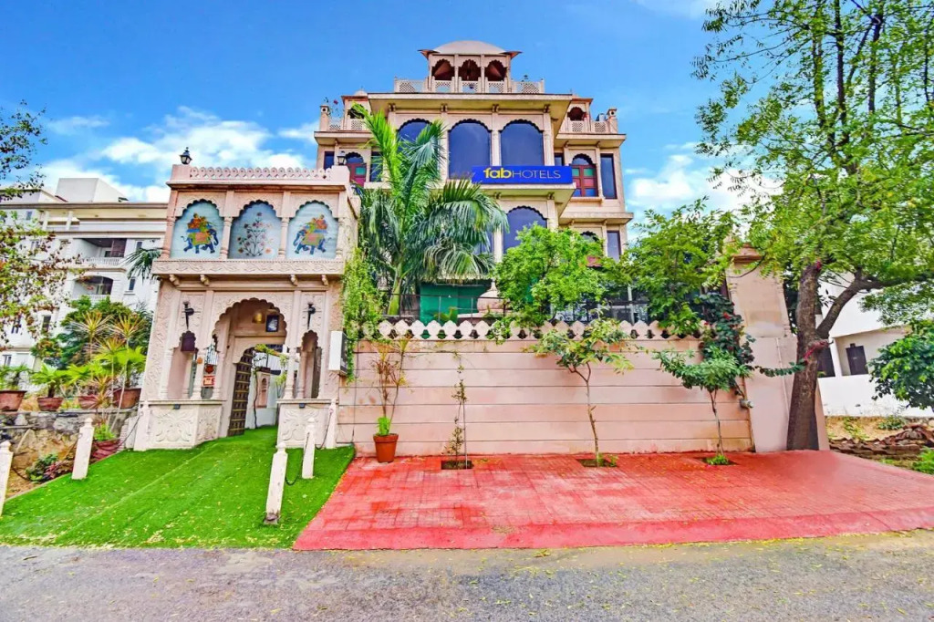 Fabhotel Shree Villas