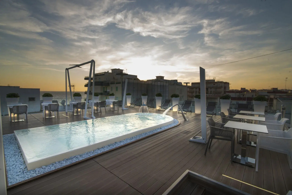 M&F Hotel
