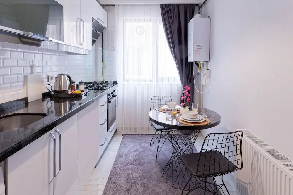 Stunning Gorgeous 2 BR near Golden Horn