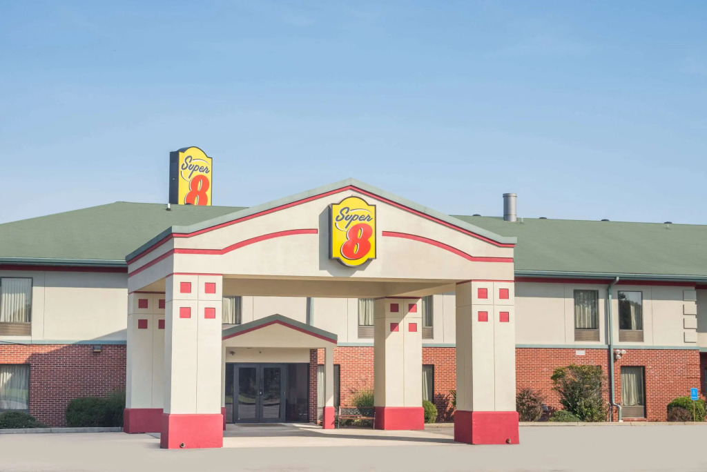 Super 8 by Wyndham Grayson