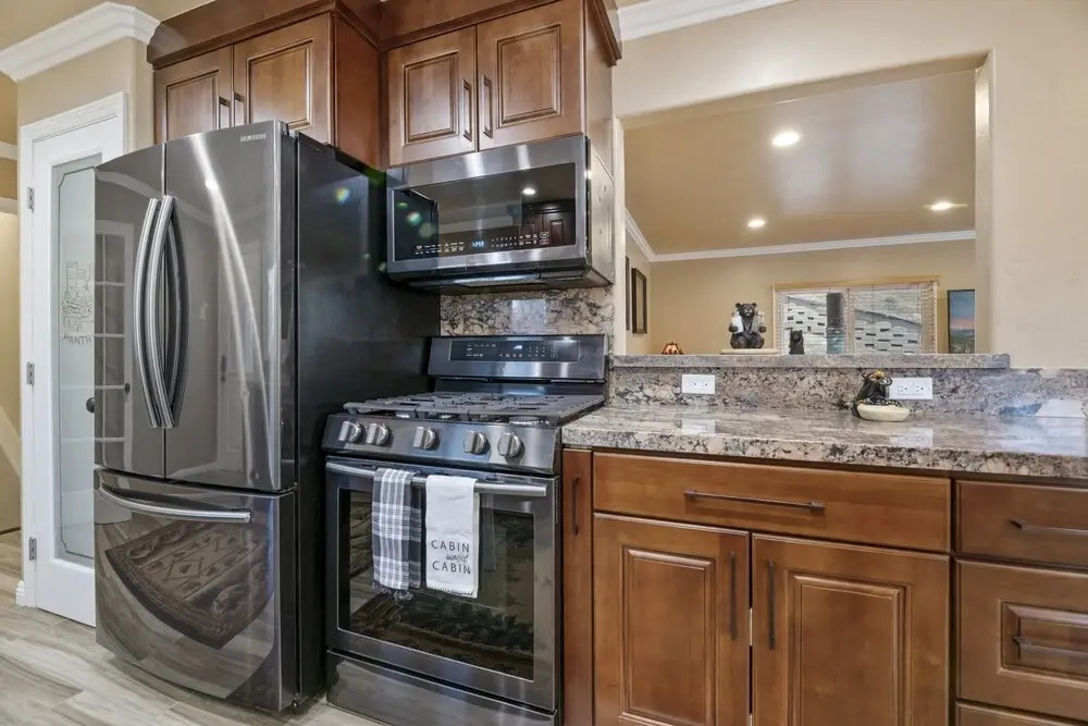 31 - Serenity Pines 4 Bedroom Home by Redawning