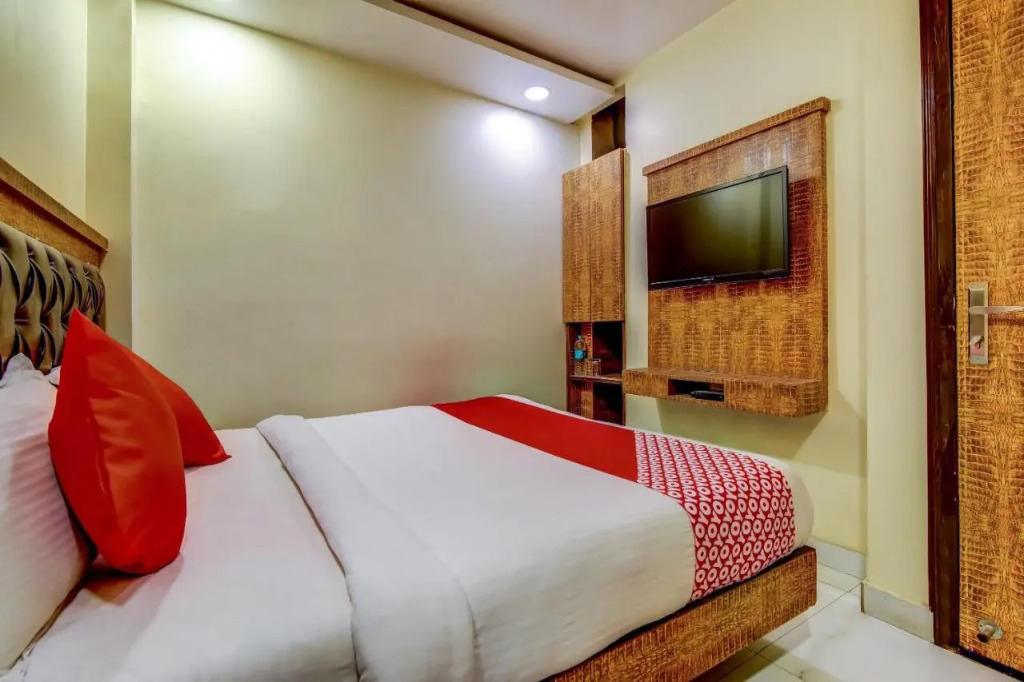 Hotel Sarthak Palace near Karol Bagh Metro station New Delhi