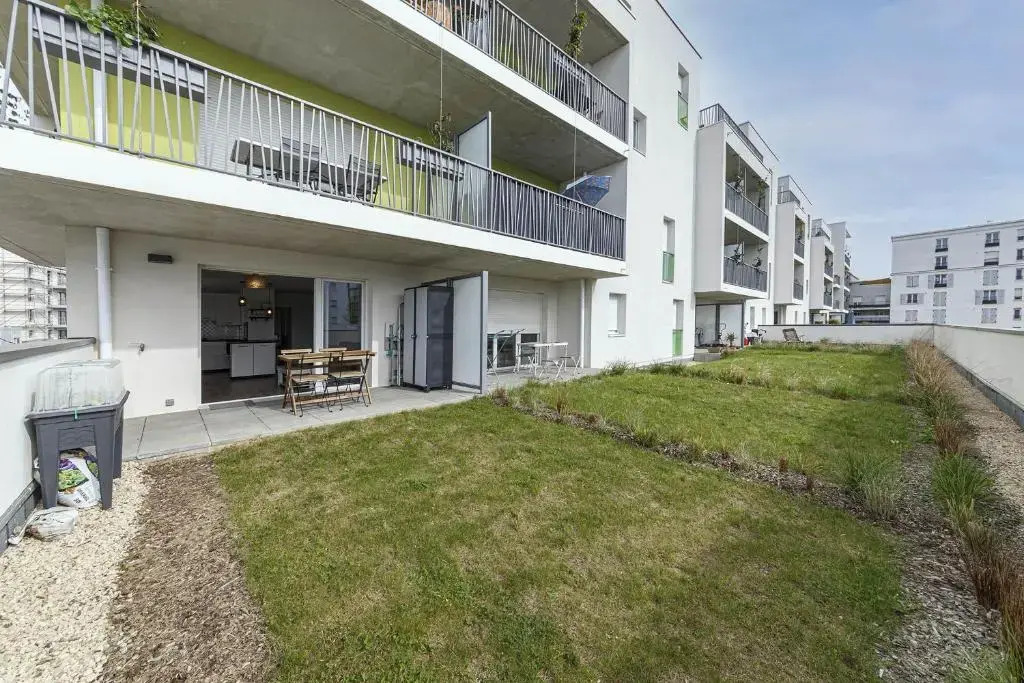 Bel appartement moderne avec jardin - terrasse